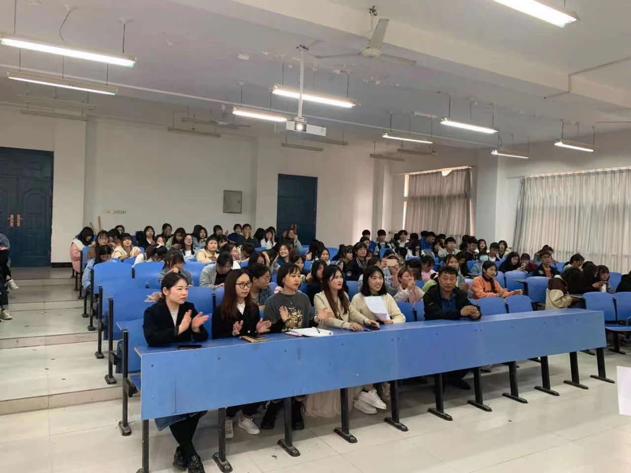 谈球吧app下载