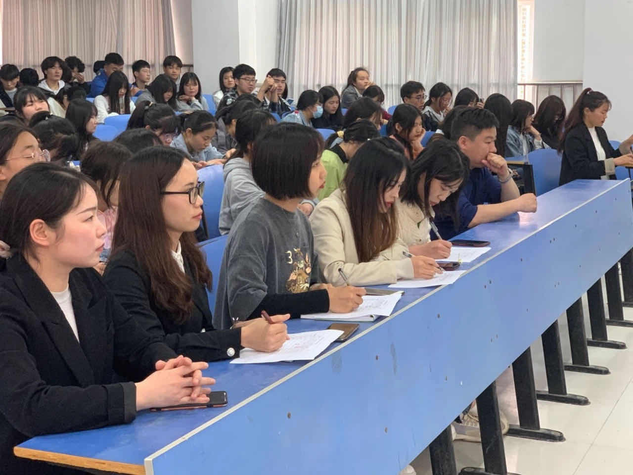 谈球吧app下载